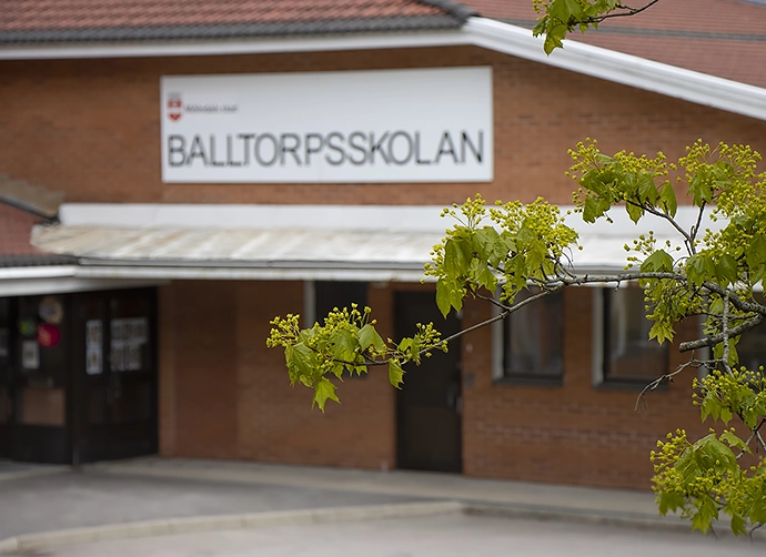Framsida och entré till Balltorpsskolan
