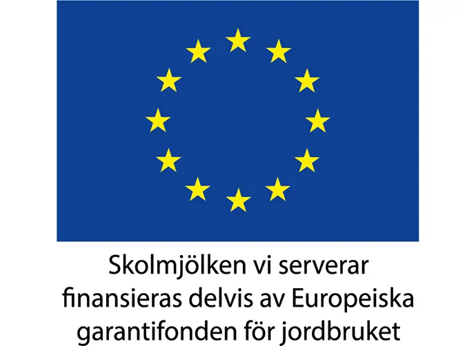 En eu-flagga syns med texten "Skolmjlken vi serverar finansieras delvis av Europeiska garantifonden för jordbruket".