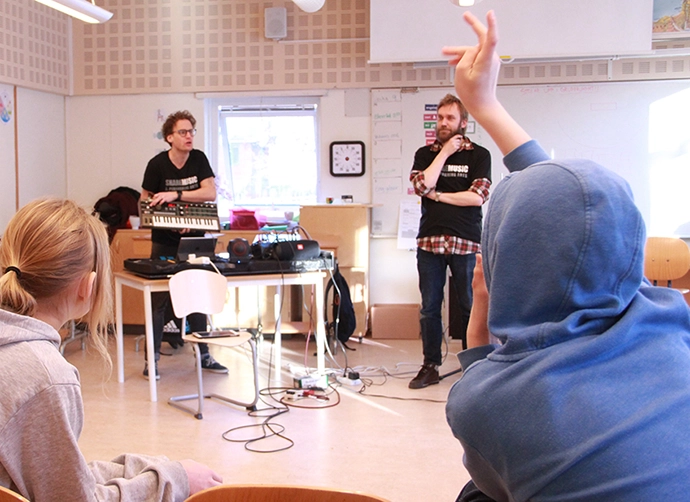 musiklärare står fram en klass