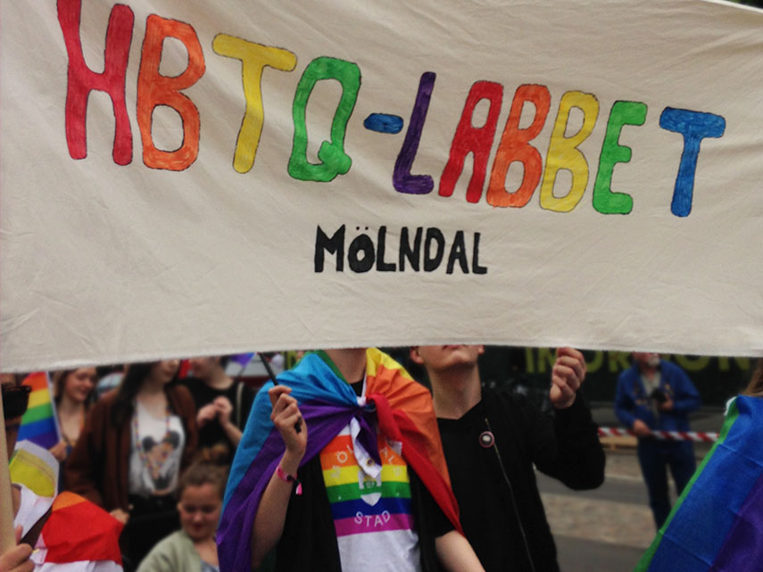 Hbtq-Labbets banderoll i regnbågsparaden West Pride 2017. Foto: Kim Henriksson