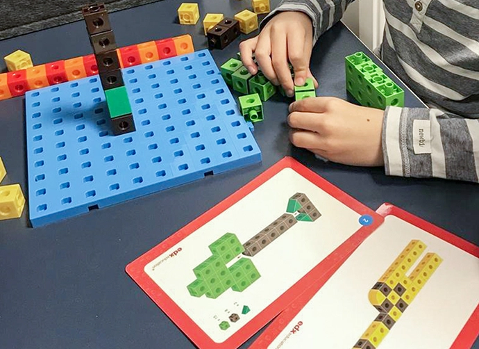 matteuppgifter på skolbänk